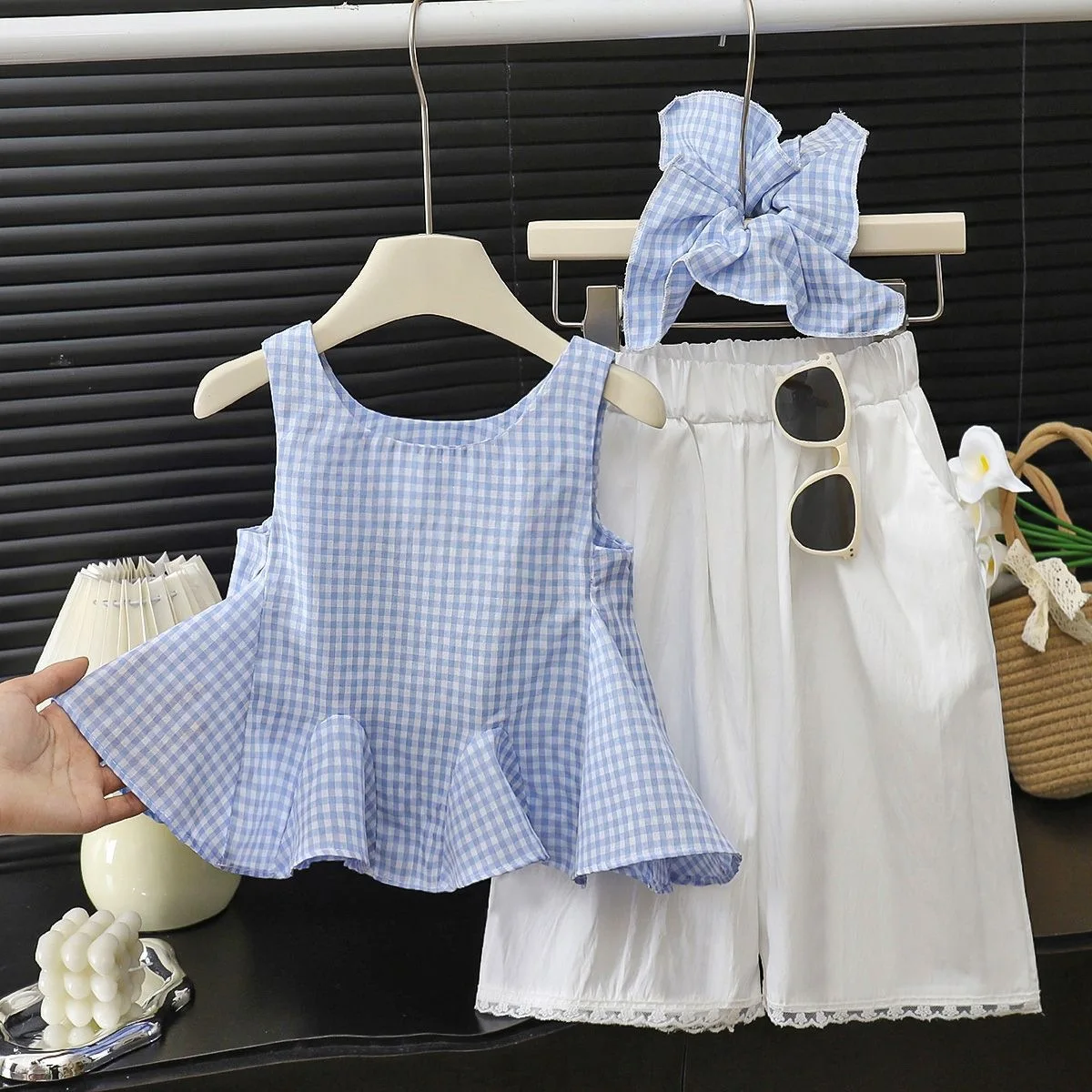 

2026 New Summer Girls 3Pcs Outfit, Blue Plaid Sleeveless Top Dress + Capri Pants + Hair Tie Casual Set for90-150cm