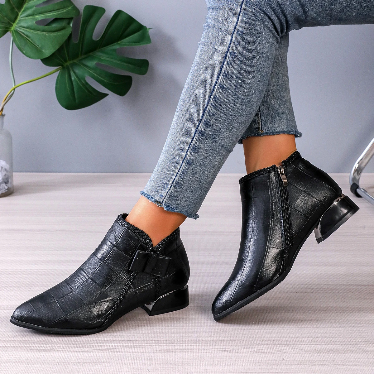 

2026 New Autumn/Winter Women's Pointed Toe Low-Heel Side Zip Ankle Boots Fashion non-slip Booties Comfortable Short Boots