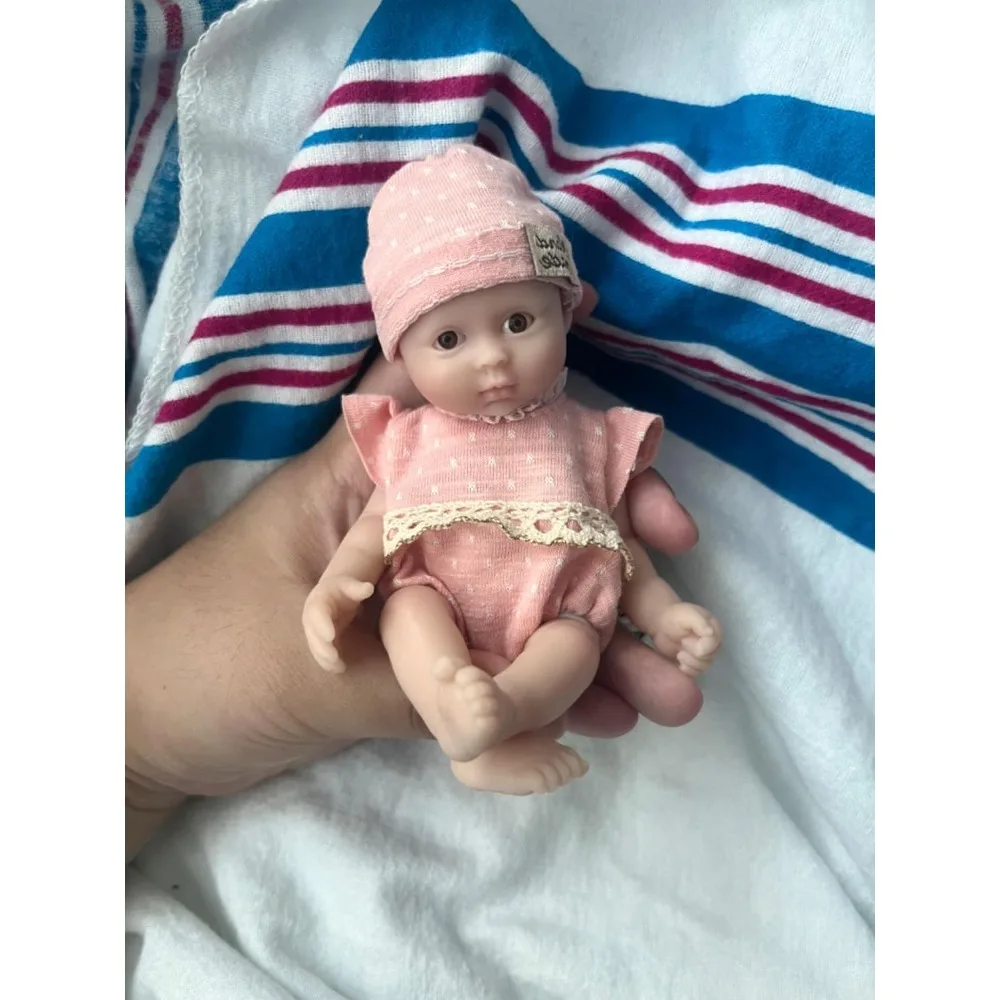 

5.5 Inch Miniature Babies Full Body Silicone Baby Reborn Doll Lifelike Brown Eyes Open Girl with Pink Clothes for Kids Gift