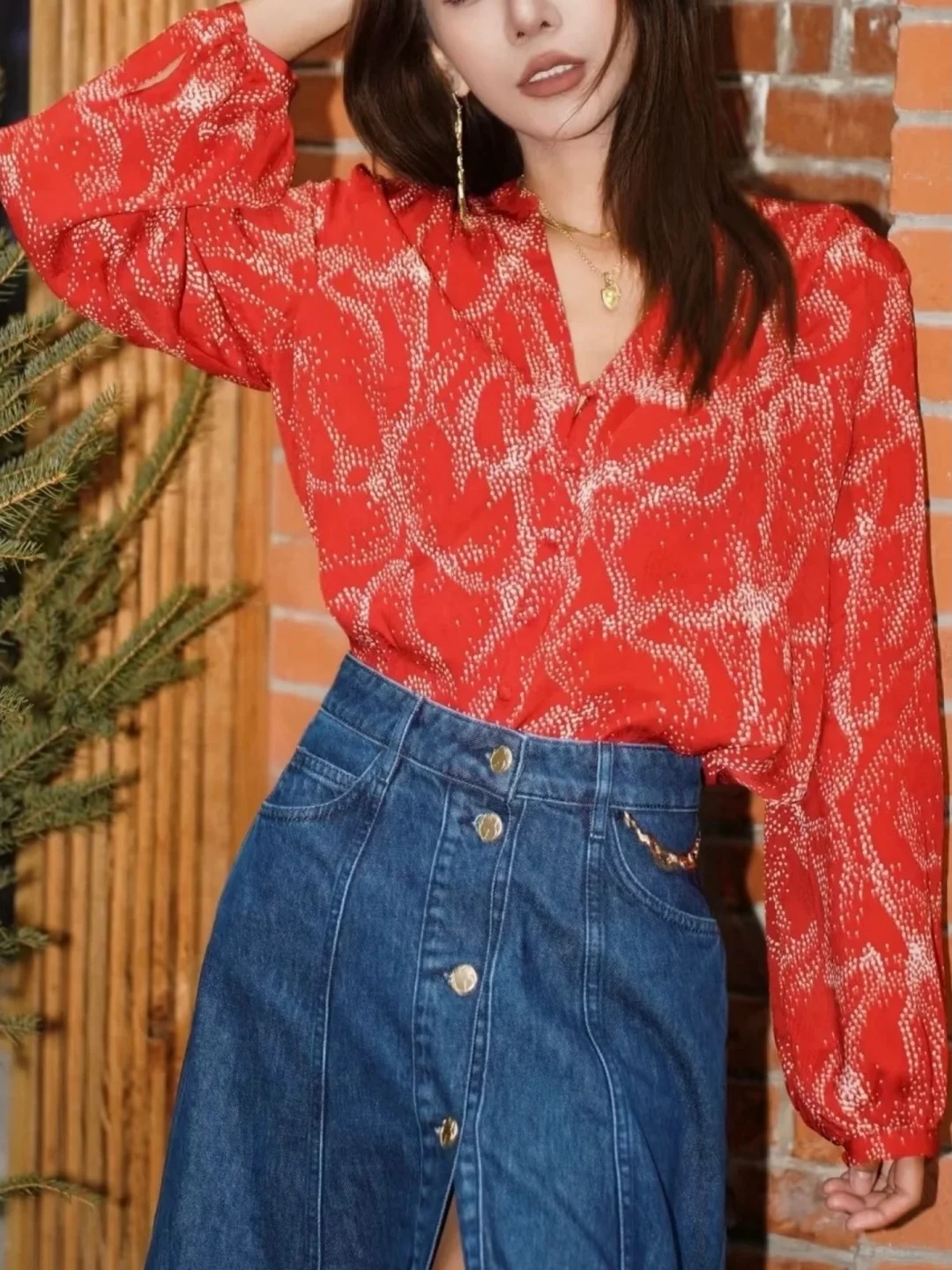 

Красный шелковый атлас Long Sve V-Ne с принтом irt, женский повседневный свободный крой из полиэфирного волокна, весна 2026