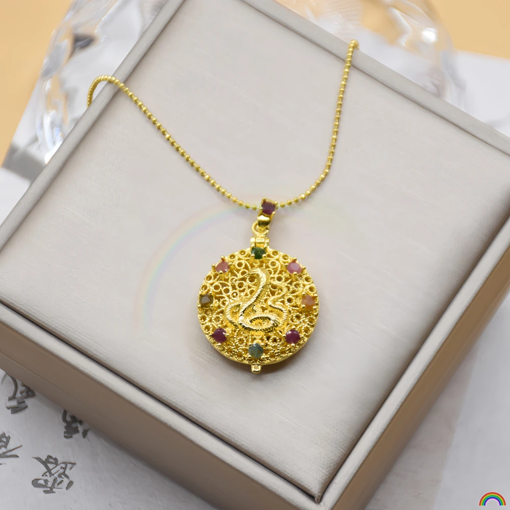 

Natural tourmaline eight treasure compass pendant, snake year sachet, sweater chain necklace, Rwbuy brand jewelry design