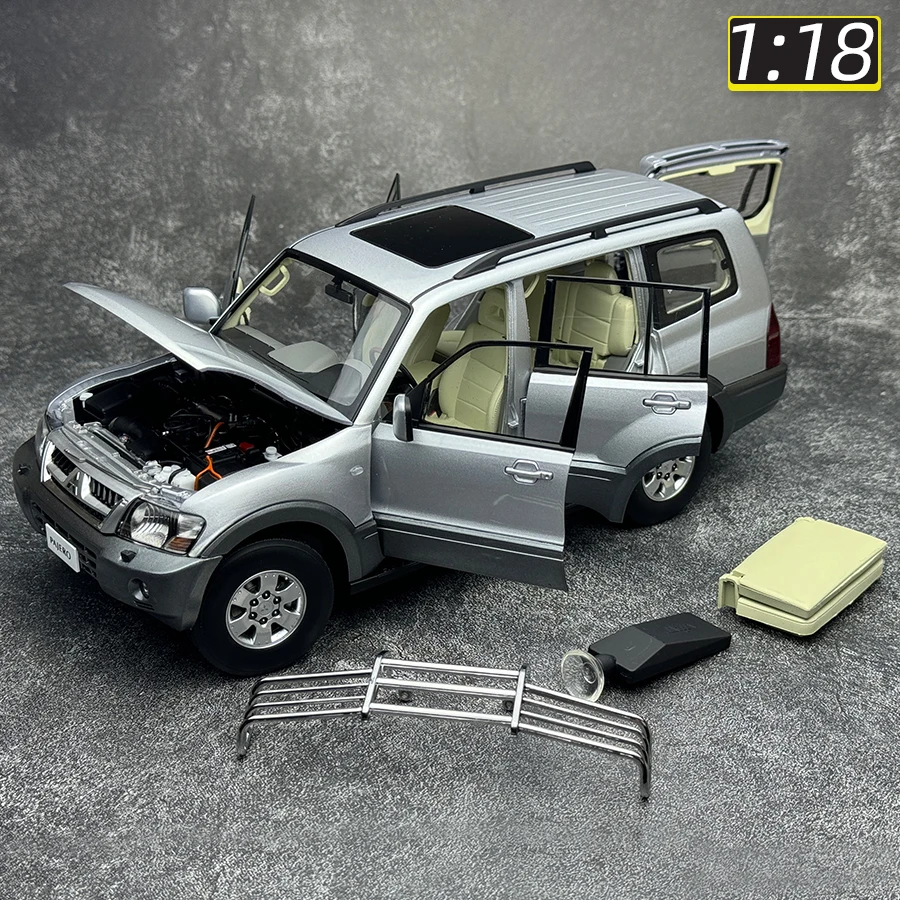 YC モデルサンスター (OEM) 1:18 三菱パジェロ V73 車モデル 3 色