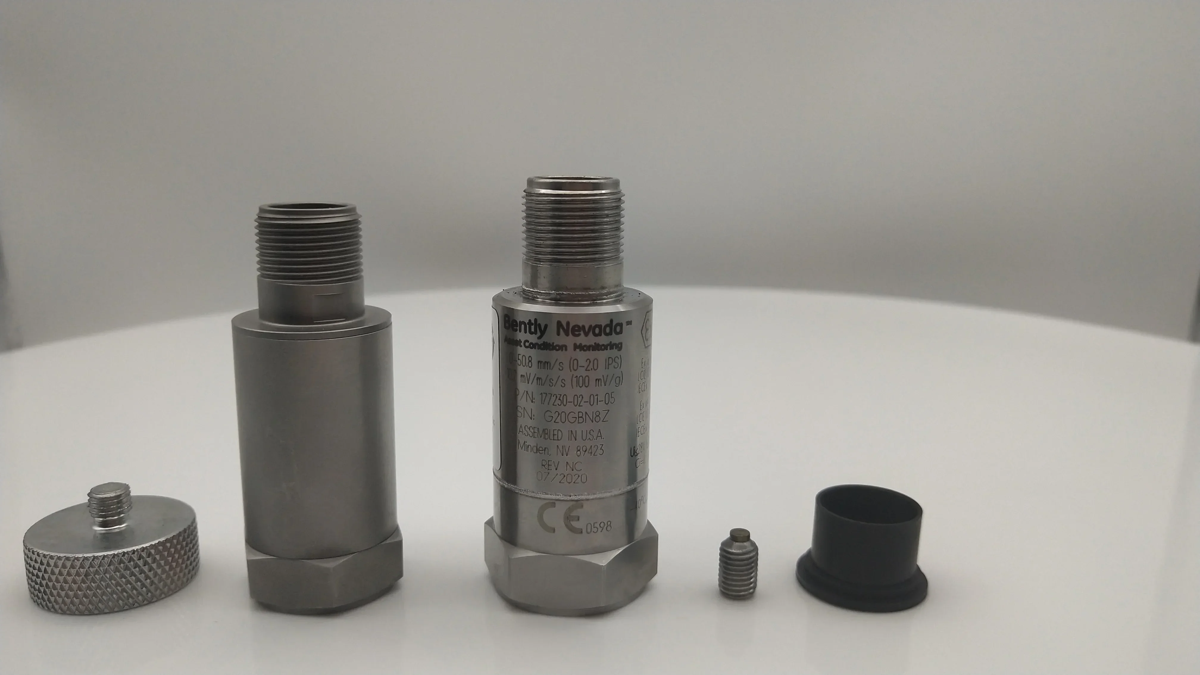 

Bently Nevada 177230 Vibration Sensor 4 to 20mA Primary Signal Output Seismic Transmitter