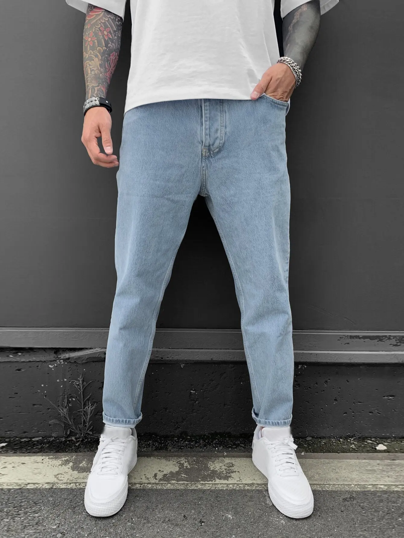 

Manfinity Homme Herren gewaschene Jeans mit schrägen Taschen, männaufender Passform, langer blauer Jeans,