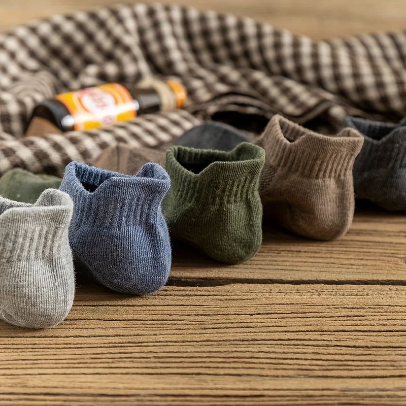 

5 Pr Low-Cut Men's Socks - Moisture Wicking & Odor Resistant, Invisible & Airy for Sports - With Sneakers, Casual Shoes, Boots