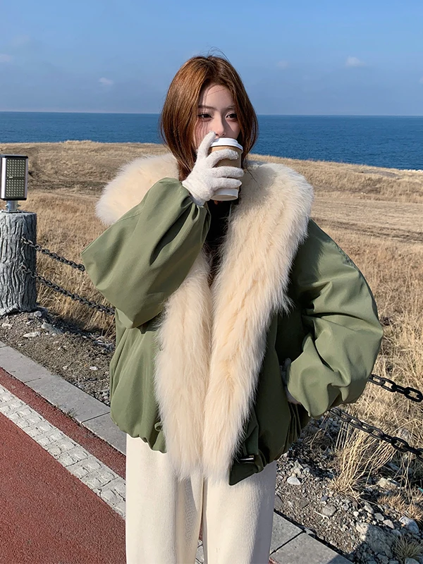 معطف شتوي نسائي من الريش الأبيض بنسبة 90٪ مع ياقة فرو دافئة وتصميم عسكري