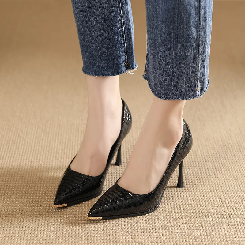 المرأة مثير مساء حفلة عالية الكعب Bombas Mujeres موضة الانزلاق على تأثير التمساح أشار تو مضخات السيدات أحذية مصممين حجم كبير