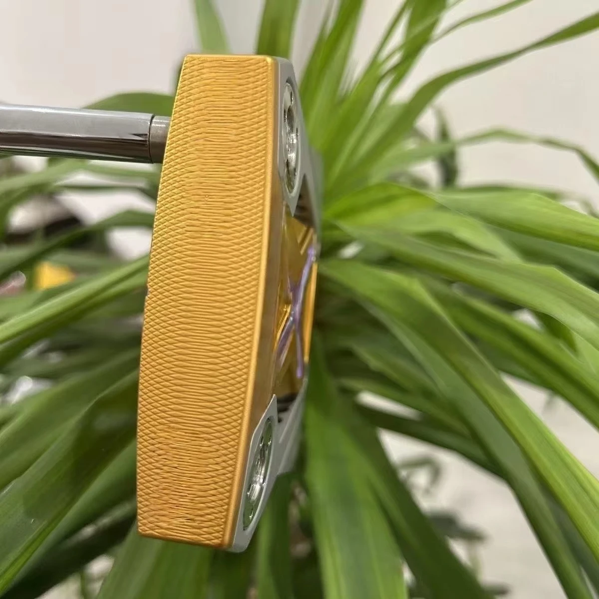 New Arrival Golf Putter with Stylish Design, Made of Premium Materials. Comes with Free Putter Cap Cover for Added Protection