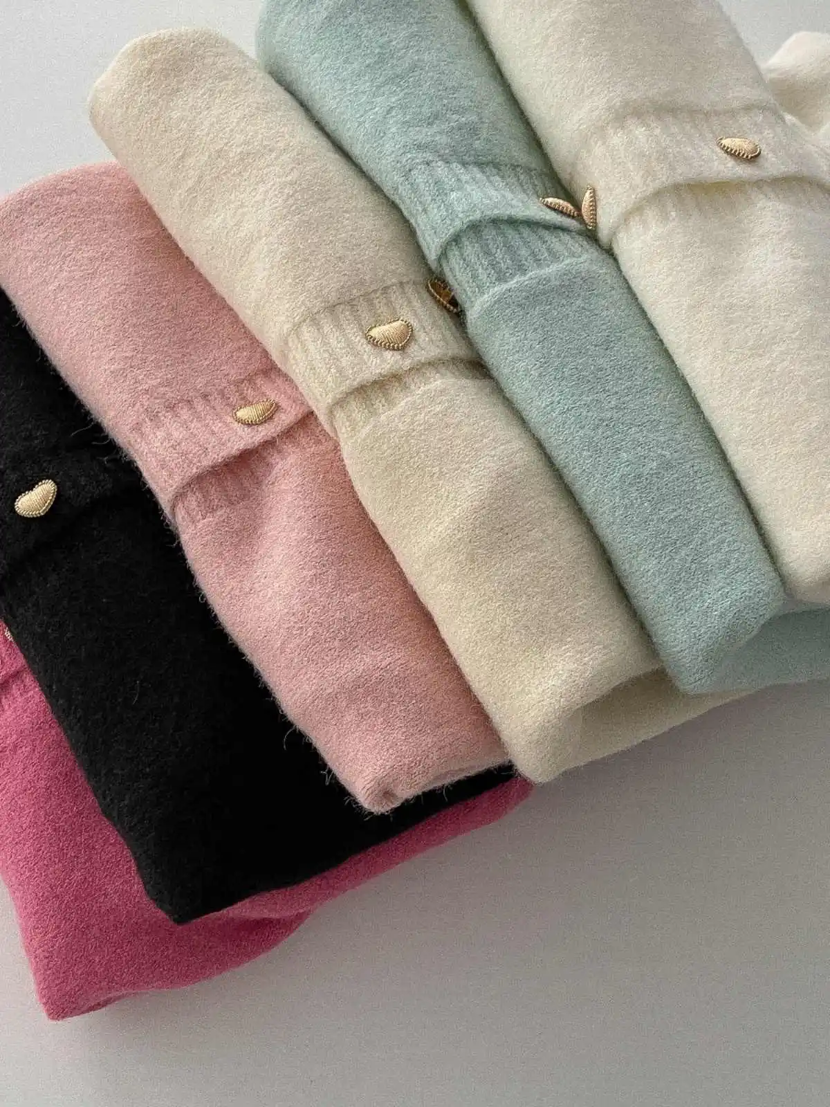 Cardigan à Manches sulfet Col Rond pour Femme, Tricot à Simple Boutonnage, Simple et Polyvalent, Couleur Unie, avec Bouton en Forme de Cœur