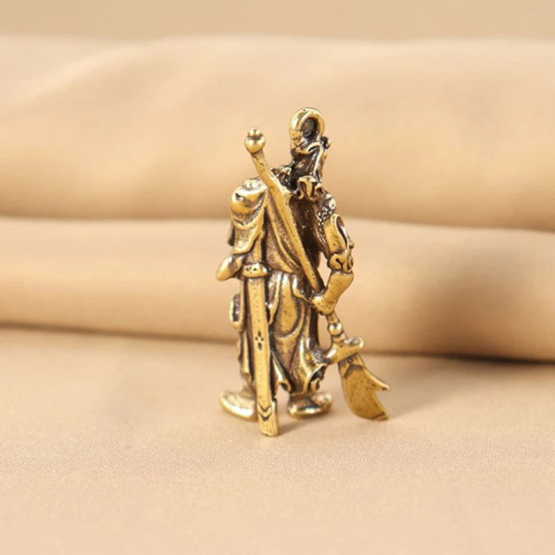 Vintage Copper Chinese God of Wealth Guan Gong Key Chains Pendants Retro Brass Buddha Figurines Men Car Key Rings Lucky Gifts