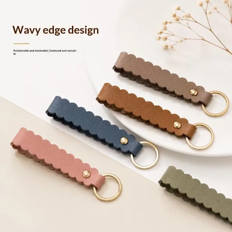 1 Stück Schlüsselanhänger mit gewelltem Lederkanten-Design, mehrfarbig, tragbarer Taschenanhänger für Damen, ideal als Geschenk für den täglichen Gebrauch. – Detail 5