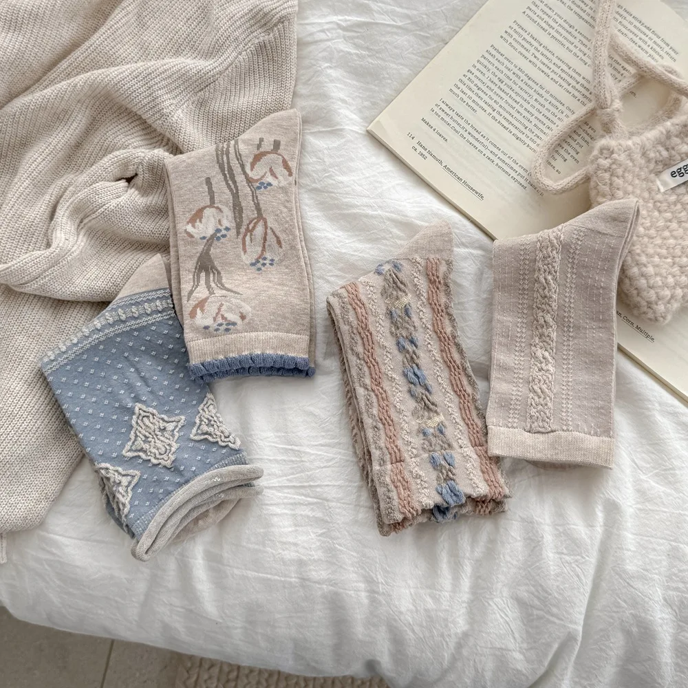 Harajuku Vintage Women's Socks 2026 Autumn and Winter Flower Embossment Medium Tube Socks Women Knitted Cotton Retro Long Socks