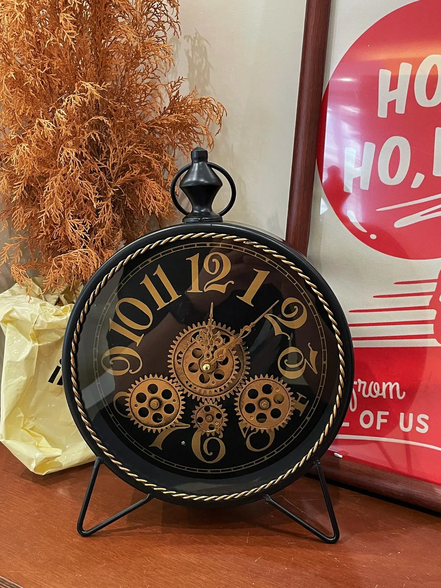 Retro light luxury living room desktop clock art creative ornament high sense clock home clock decoration