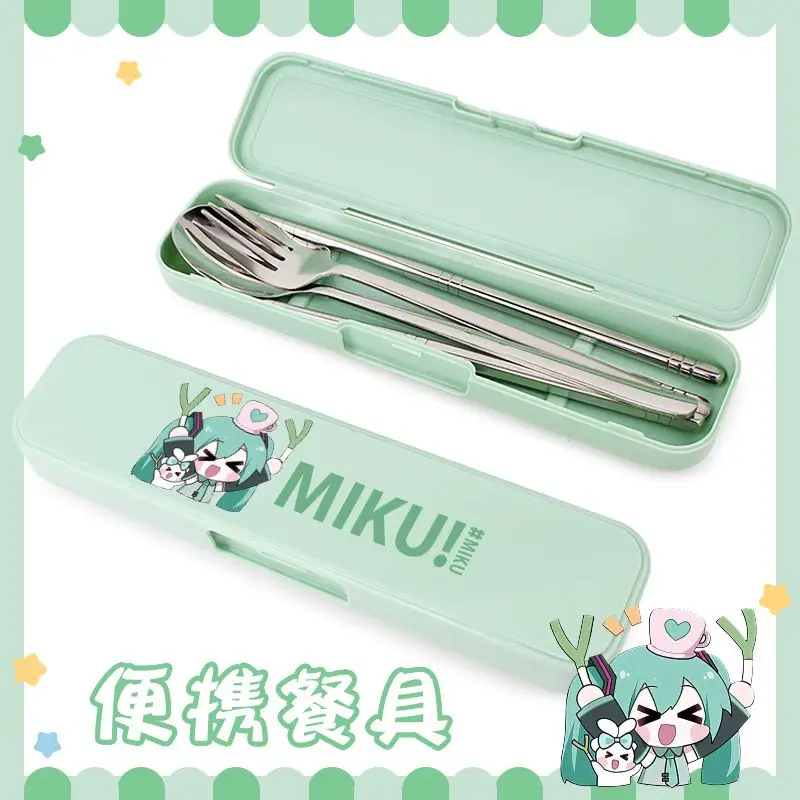 

Набор столовых приборов Miku Hatsune Miku: милые аниме-ложка, вилка, палочки для еды из нержавеющей стали, портативный, оптом, аксессуары для косплея