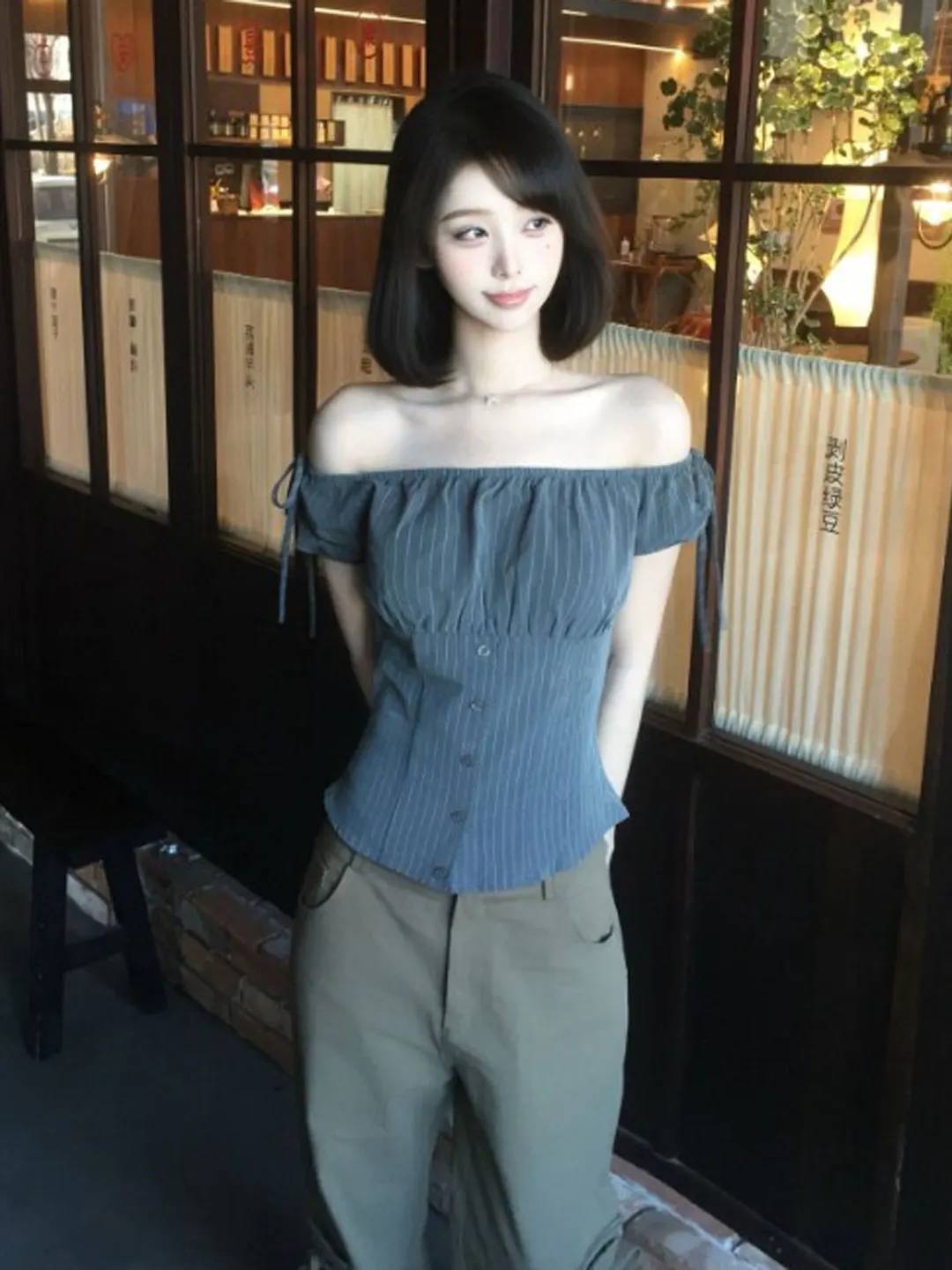 

Unique Fashionable Shoulder Bared Short Sleeve Shirt Slimming Waist Design Elegant Style Top for Summer 2026 by Chang Tong