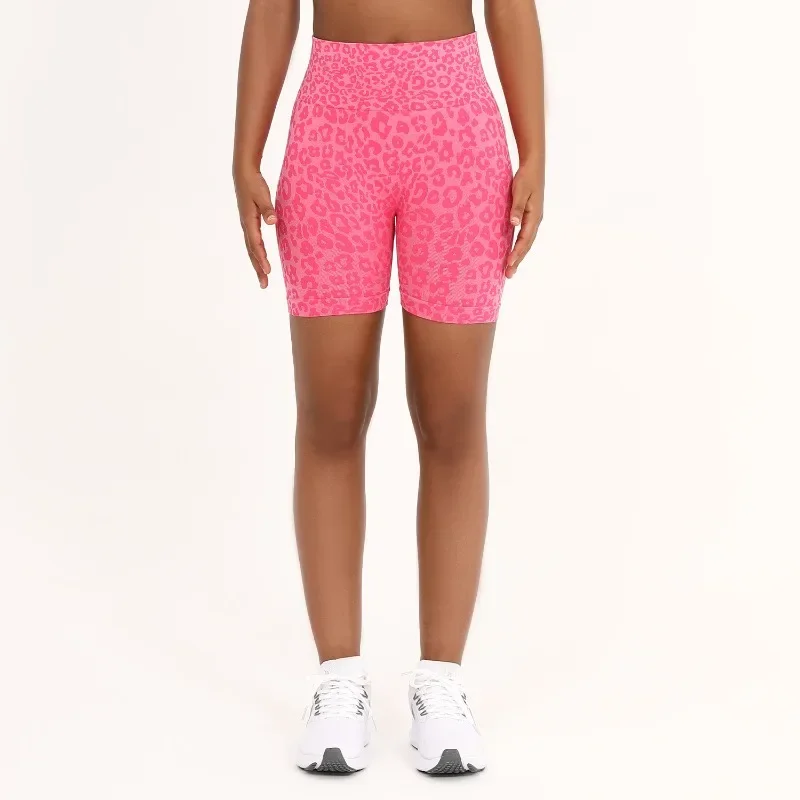 ​ ​ Pantaloncini da yoga da donna a vita alta con stampa leopardata Pantaloncini da allenamento per il sollevamento del sedere Pantaloncini sottili a tre punti da palestra senza cuciture