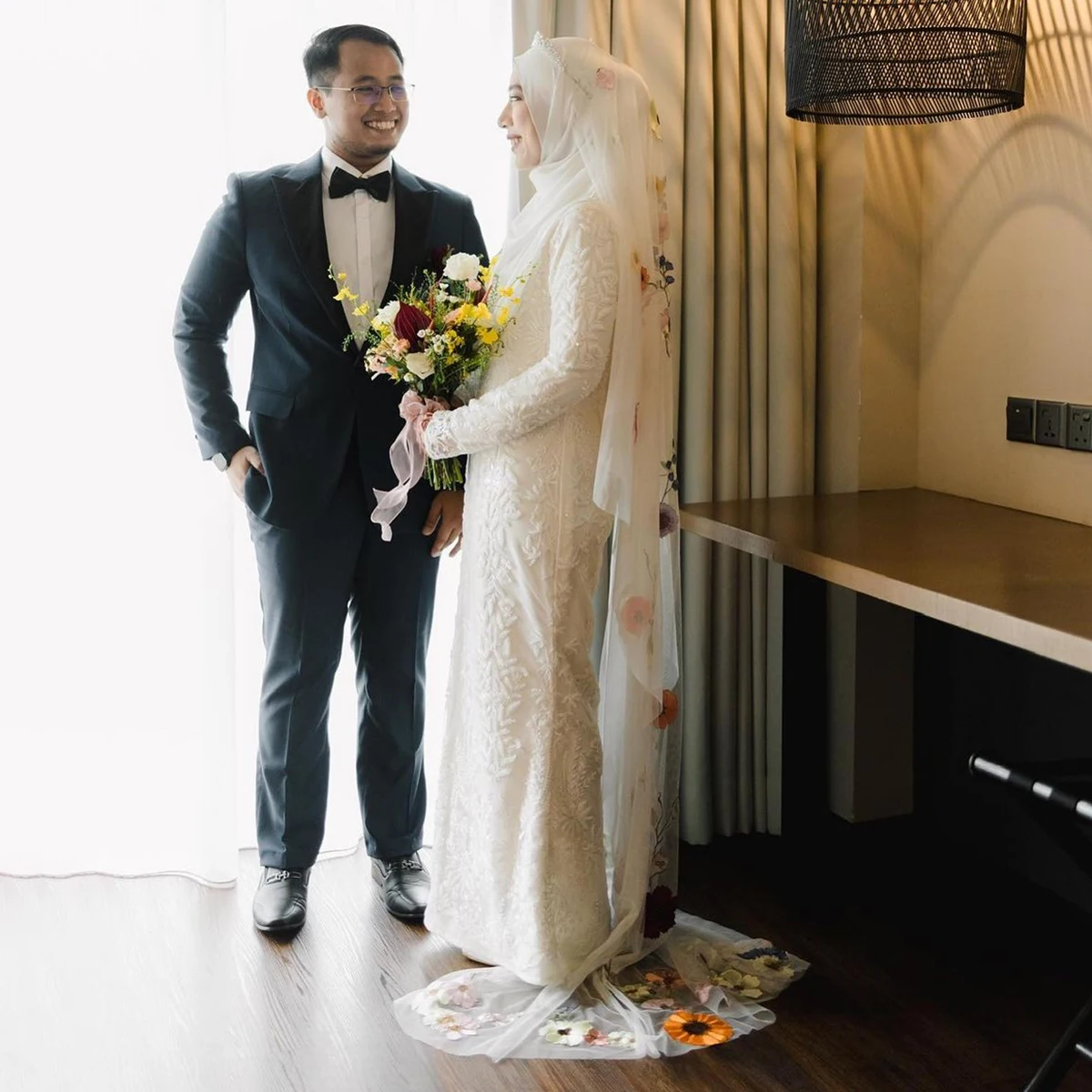 Cut Edge 3D bunga bordir kerudung pernikahan untuk pengantin untuk satu tingkat Mesh romantis disesuaikan panjang