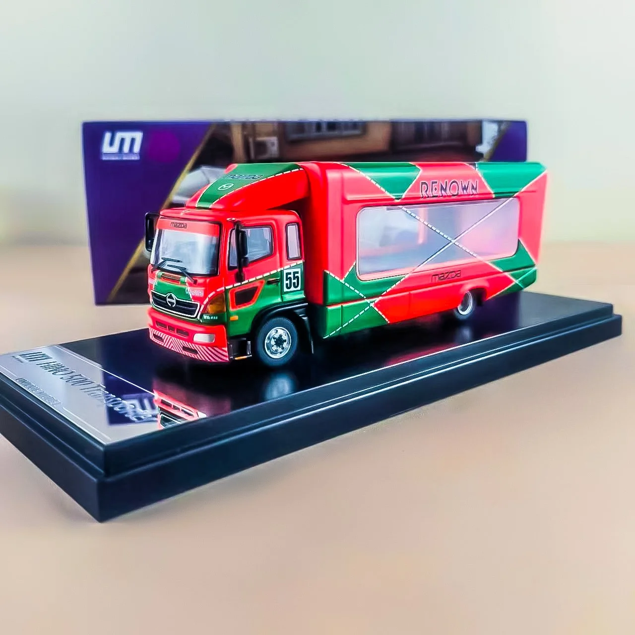 

Unique Model 1:64 HINO 500 Transporter Vehicle Transport Vehicle Diecast Model