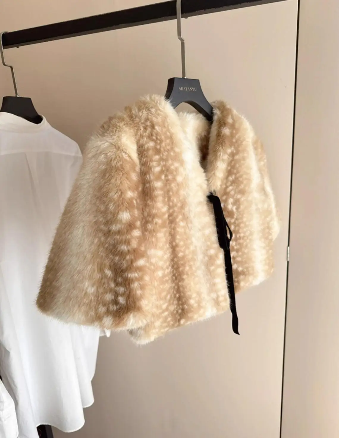 جديد 2025 الشتاء التعادل القوس الجبهة الحيوان الغزلان نقطة فو فرو منك معطف الرأس المرأة الخامس الرقبة قصيرة الأكمام فضفاضة الدافئة سترة ملابس خارجية #6