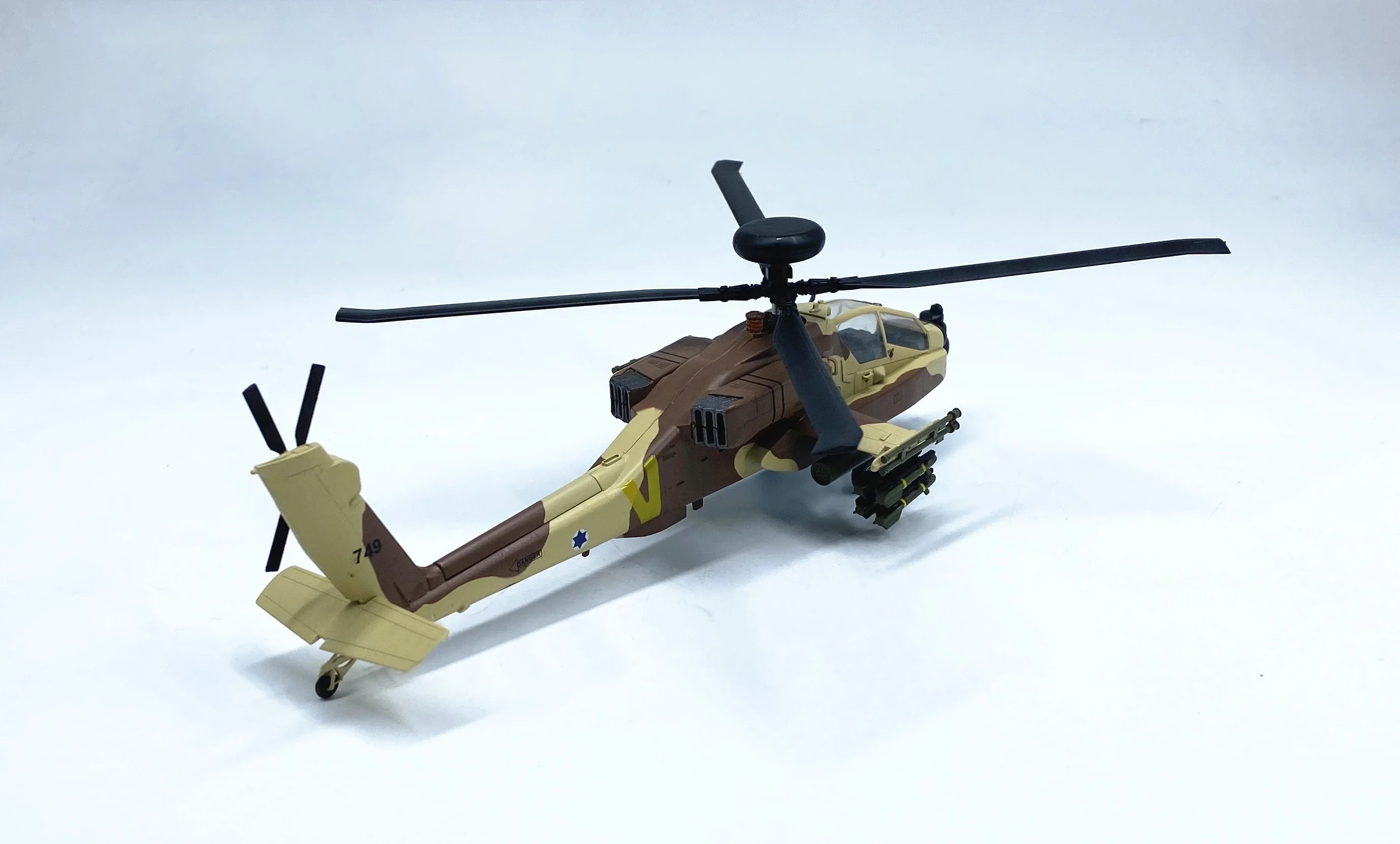 1: 72 Israeli air force AH-64D helicopter model 37032  Finished product decoration model