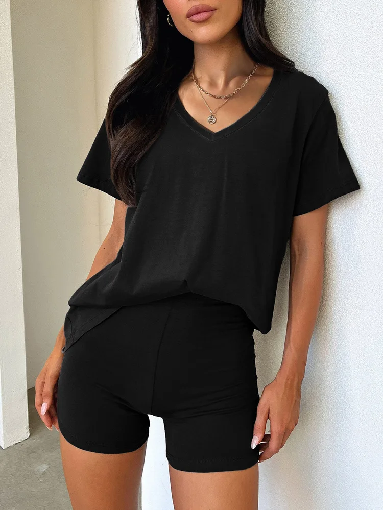 Set sportivo casual a due pezzi Pullover ampio con scollo a V a maniche corte Top pacchetto sottile Pantaloncini alla moda per le donne Nuovo stile estivo