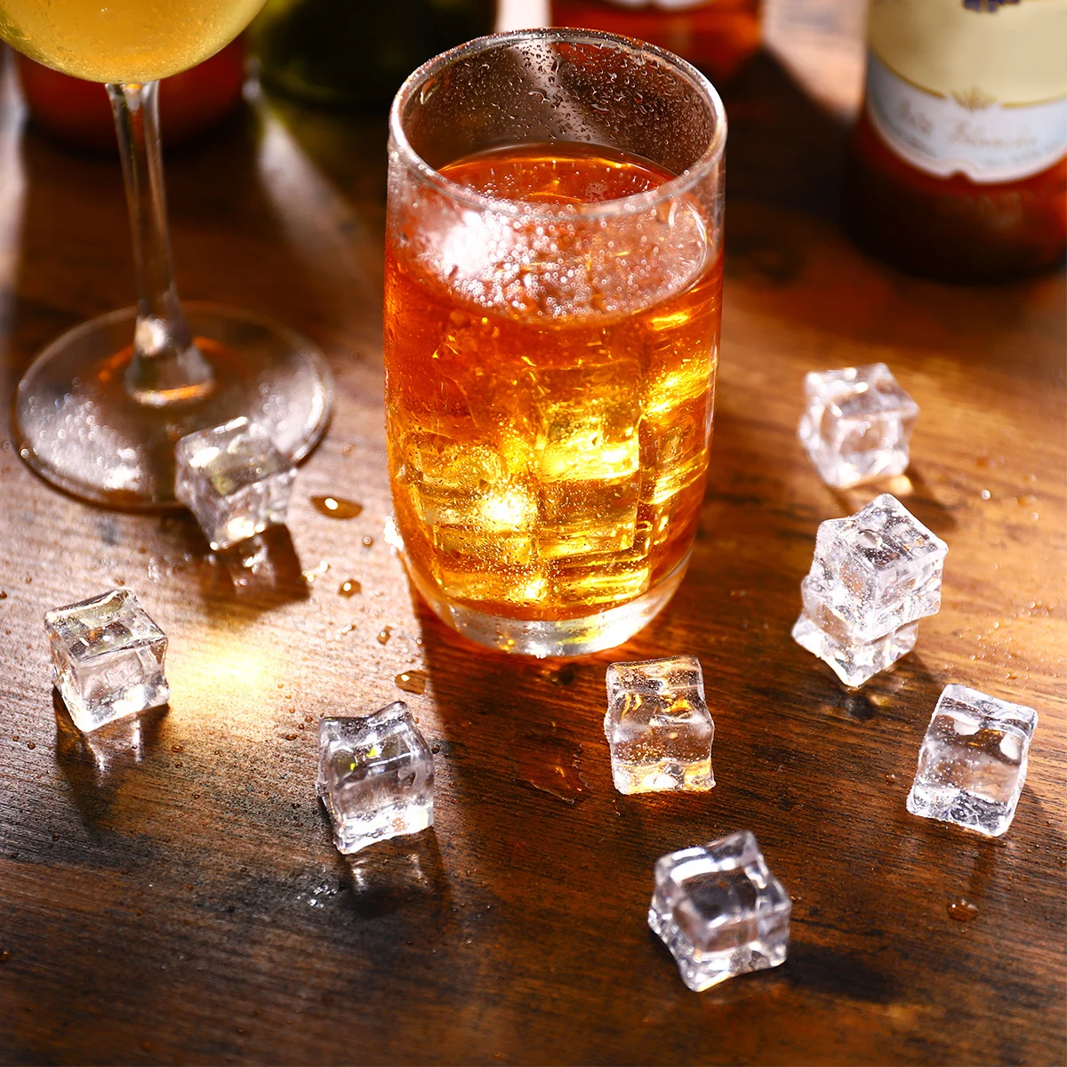 

VORCOOL 50Pcs 20mm Cube Square Luster Ice Cubes Fake Artificial Acrylic Ice Cubes Photography Props Ki