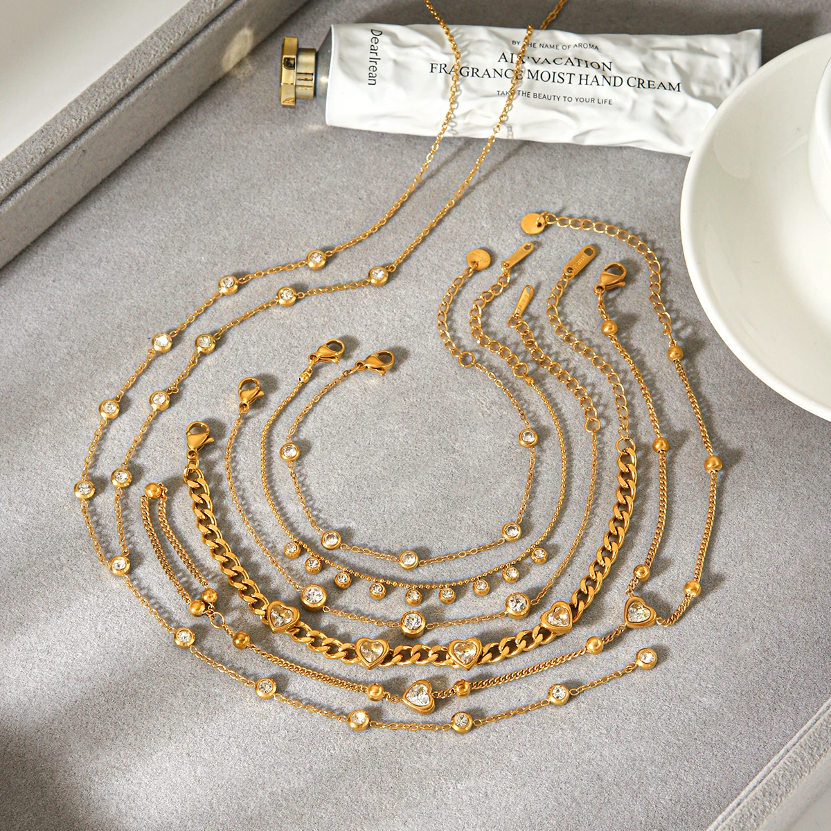 Vergoldetes Zirkon-Blumen-Schmuckset für Damen, zierliche Halskette, Armband, hypoallergen, Edelstahl, anlaufbeständig, Geschenk – Detail 18