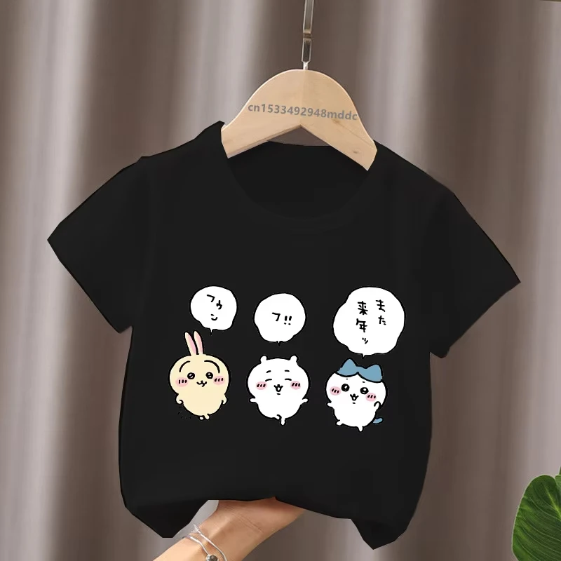 رائجة البيع Kawaii Chiikawa طباعة الكرتون الاطفال تي شيرت مضحك الفتيات ملابس طفل الفتيان أسود قصير الأكمام أسود تي شيرت الأطفال بلايز