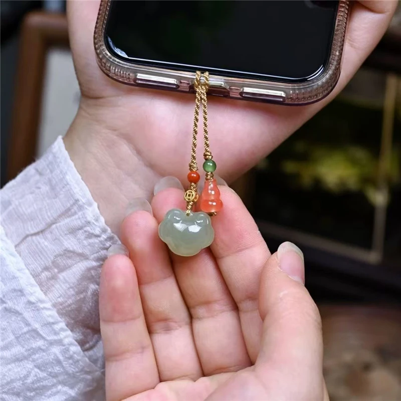 Vintage handicrafts, high-quality Hotan Jade Ruyi Lock mobile pendant, ethnic style jewelry, auspicious jewelry, gifts