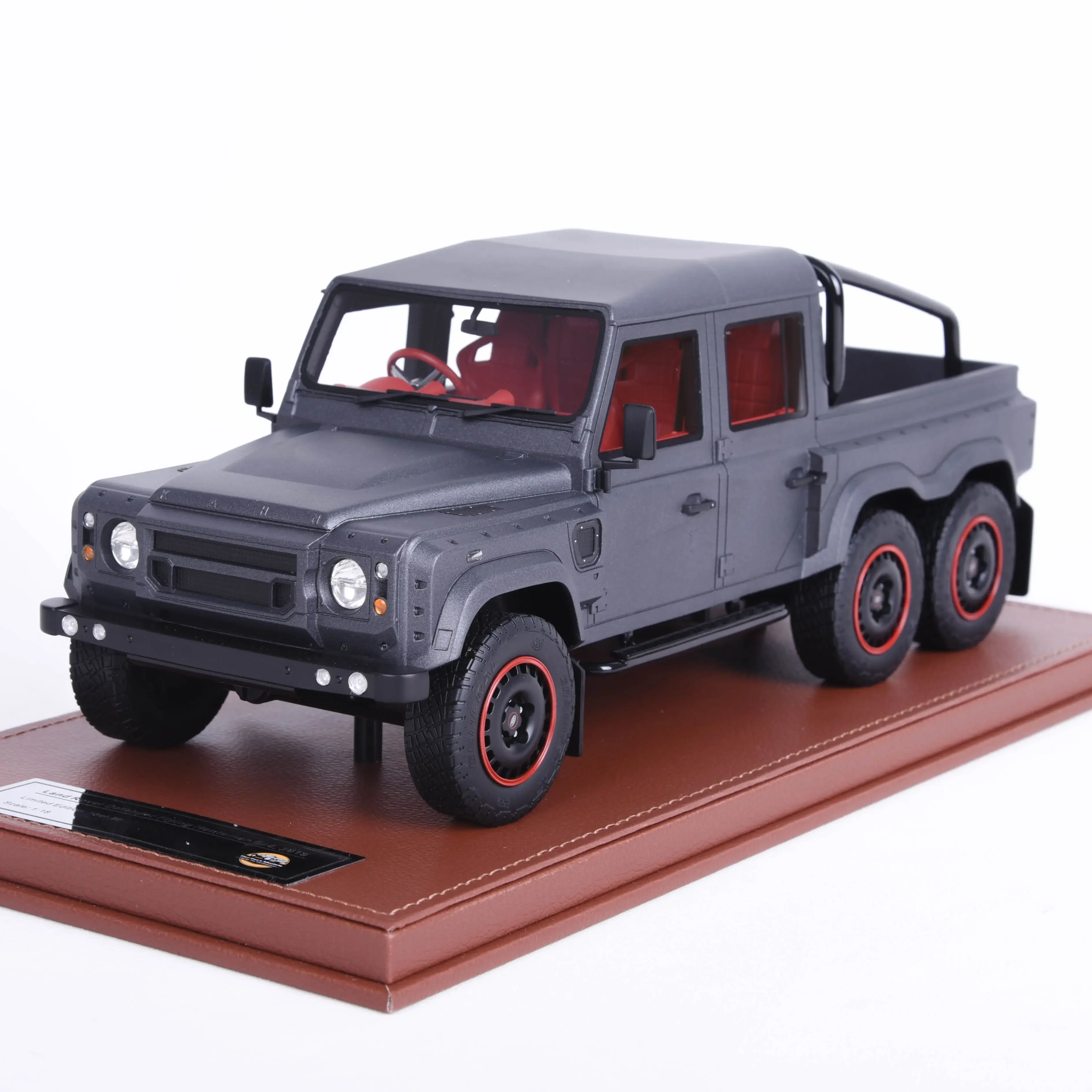 

1:43 Perfect Simulation Real Car Models Defender Flying Huntsman 6x6 Pickup Resin Car Model Vehicles Toy Collection