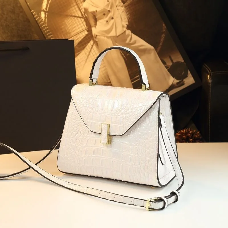 

Classic Paris Designer Tote Diaper Bag Women Luxury Leather Large Capacity Elegant Crossbody Handbag For Chic Metropolitan Style