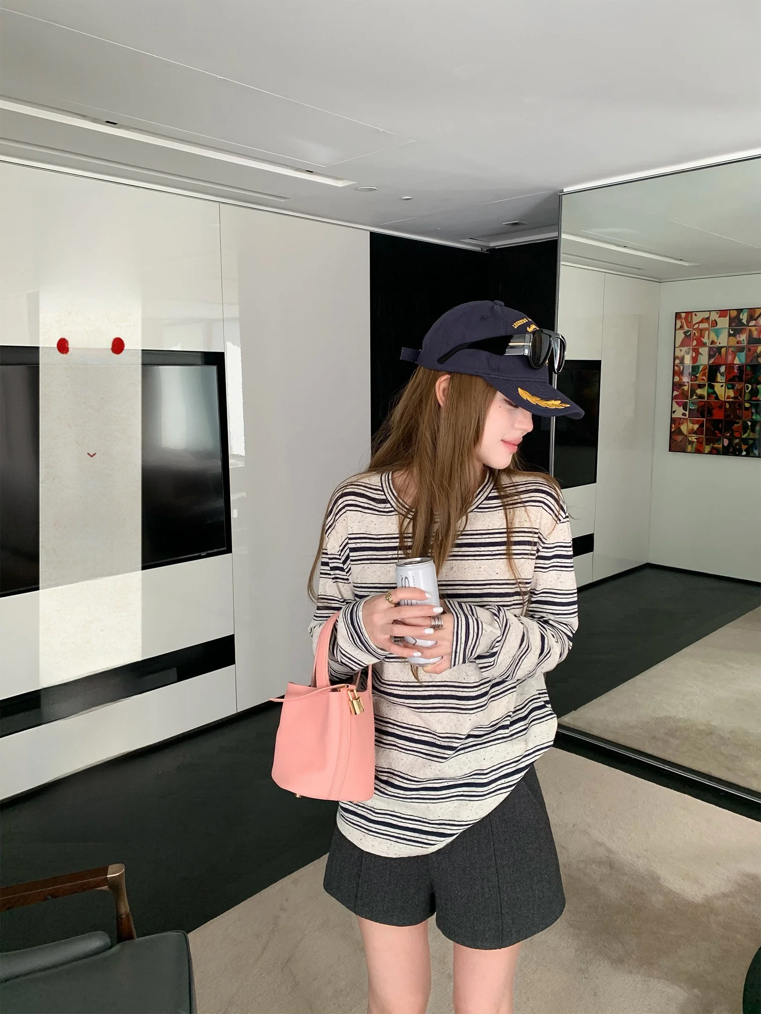 

Yuzuqi Casual Stripe Long Sve round Ne Loose Bla White Stripes Cotton T-irt Women's Top ainy Texture New Sle