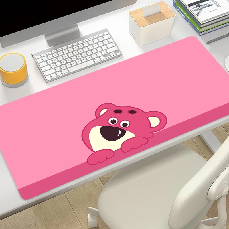 Alfombrilla de ratón grande de oso de fresa l-lotso, alfombrilla para teclado de jugador, Protector de escritorio para videojuegos, alfombrilla de escritorio para PC, alfombrilla de ratón de Anime encantadora