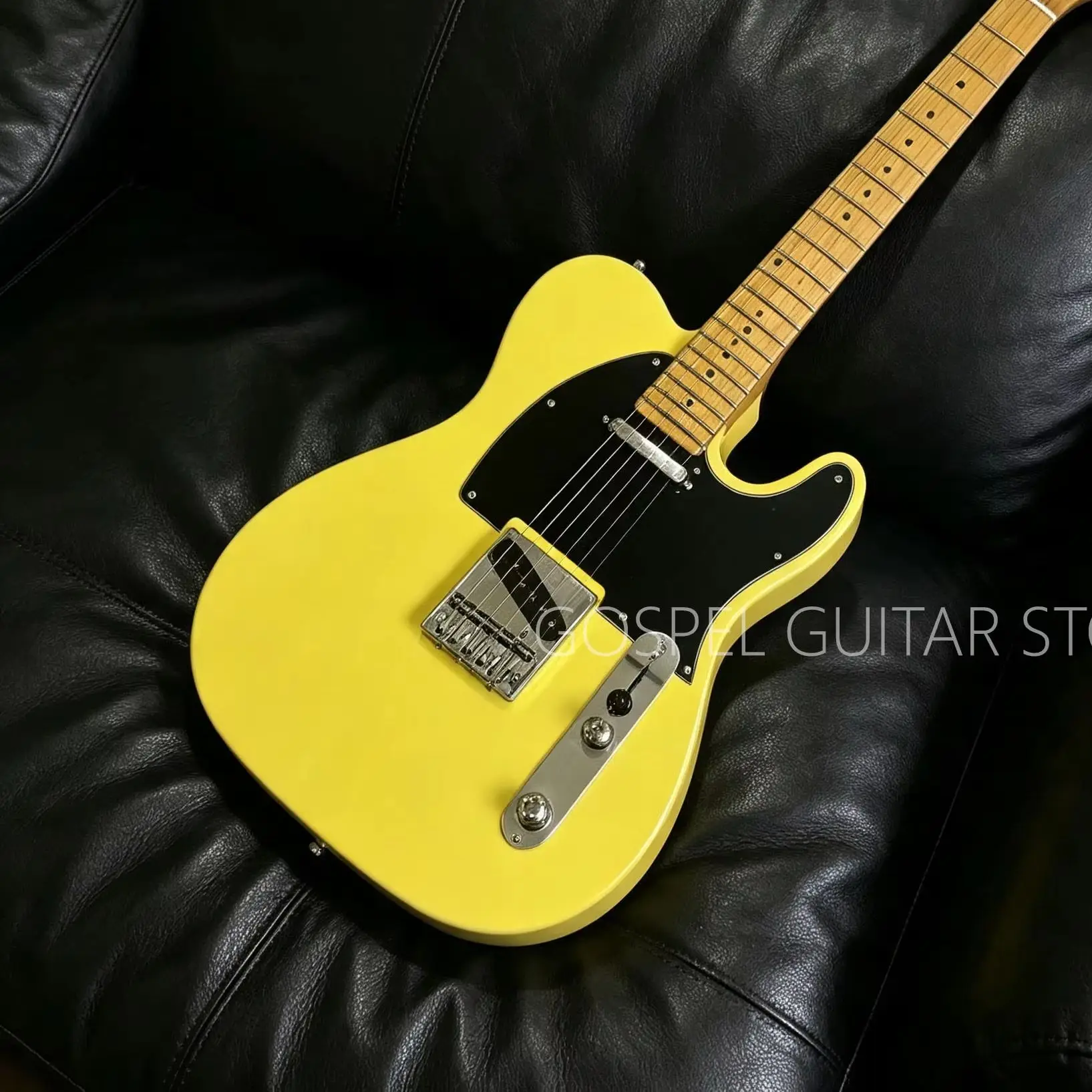 Guitarra Eléctrica Amarilla con Pastillas SS, Herrajes Plateados, Cuerpo de Aliso - Regalo Temático de Guitarra Eléctrica (EE. UU.) En Stock en Almacén, Envío Rápido, Envío Gratis