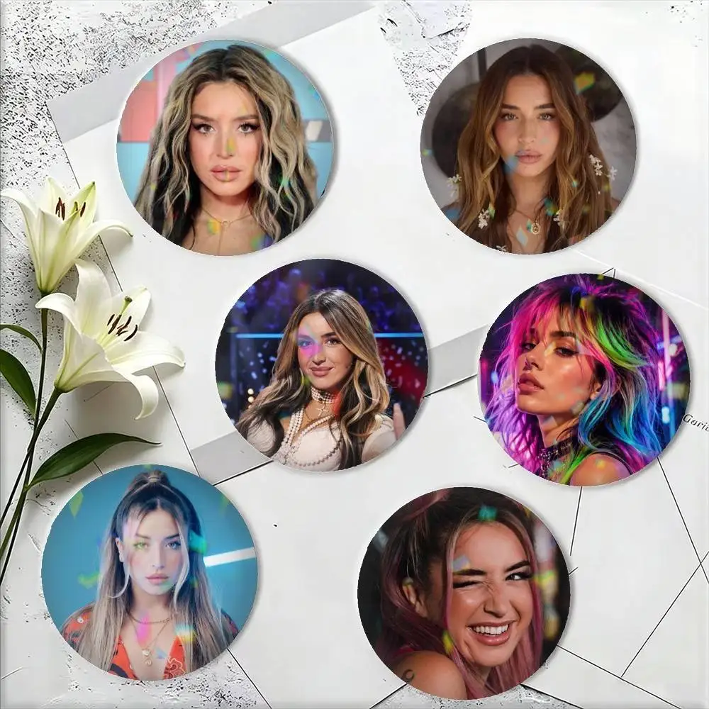 

Music Singer Lola-A Indigo 25mm 32mm 44mm 58mm 75mm Brooches Badges Pins for Accessories Gift