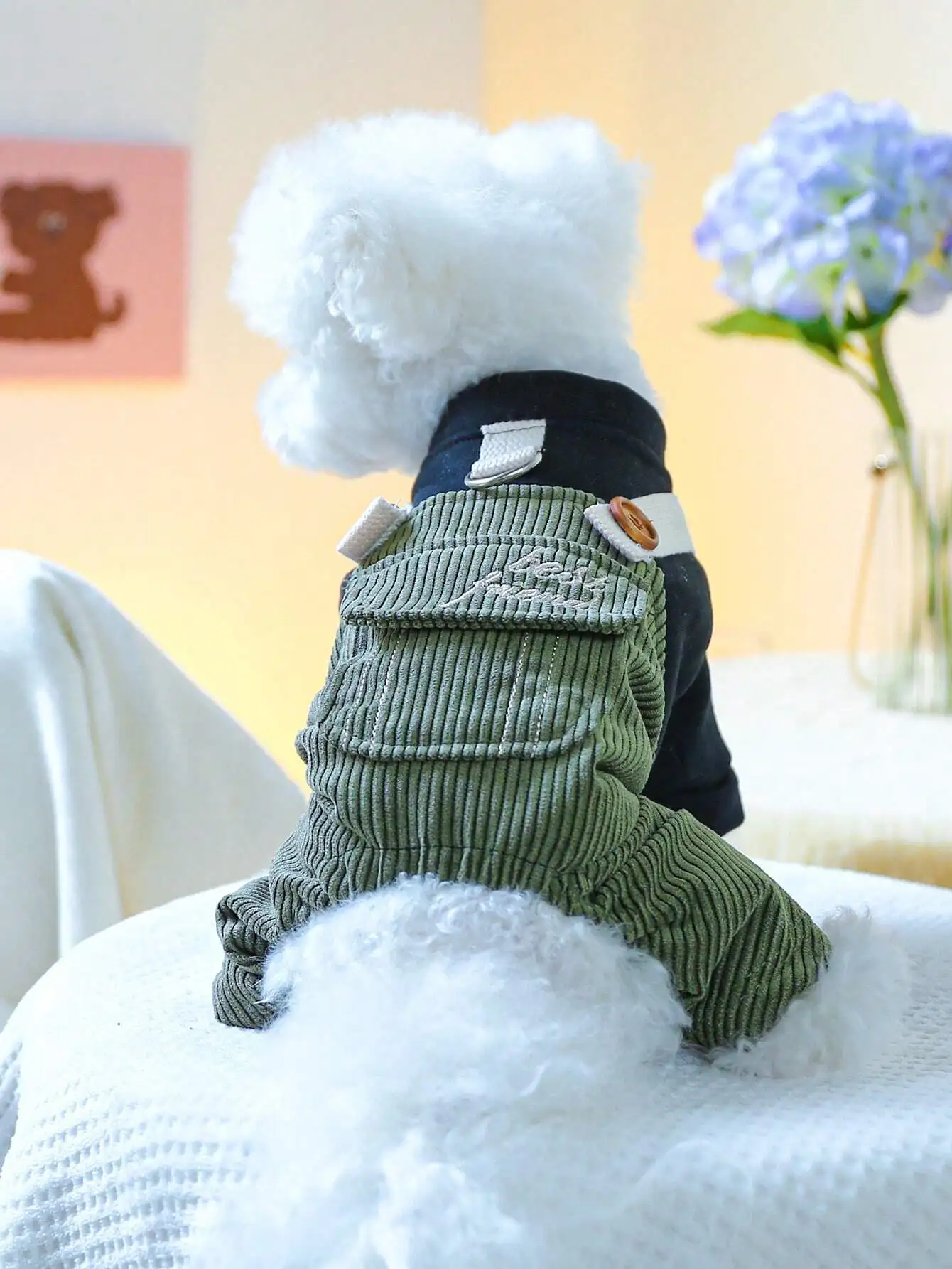 

Комбинезон для собак из вельвета с вышивкой, на четыре лапы