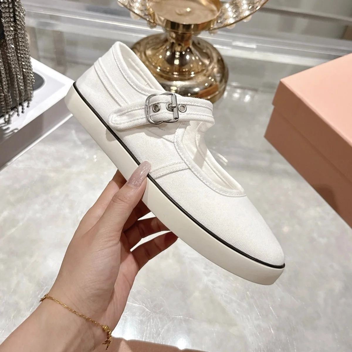 2026 High Quality Autumn Women Single Buckle Strap Round Toe Flat Casual Sneakers For Daily Wear ch26031122