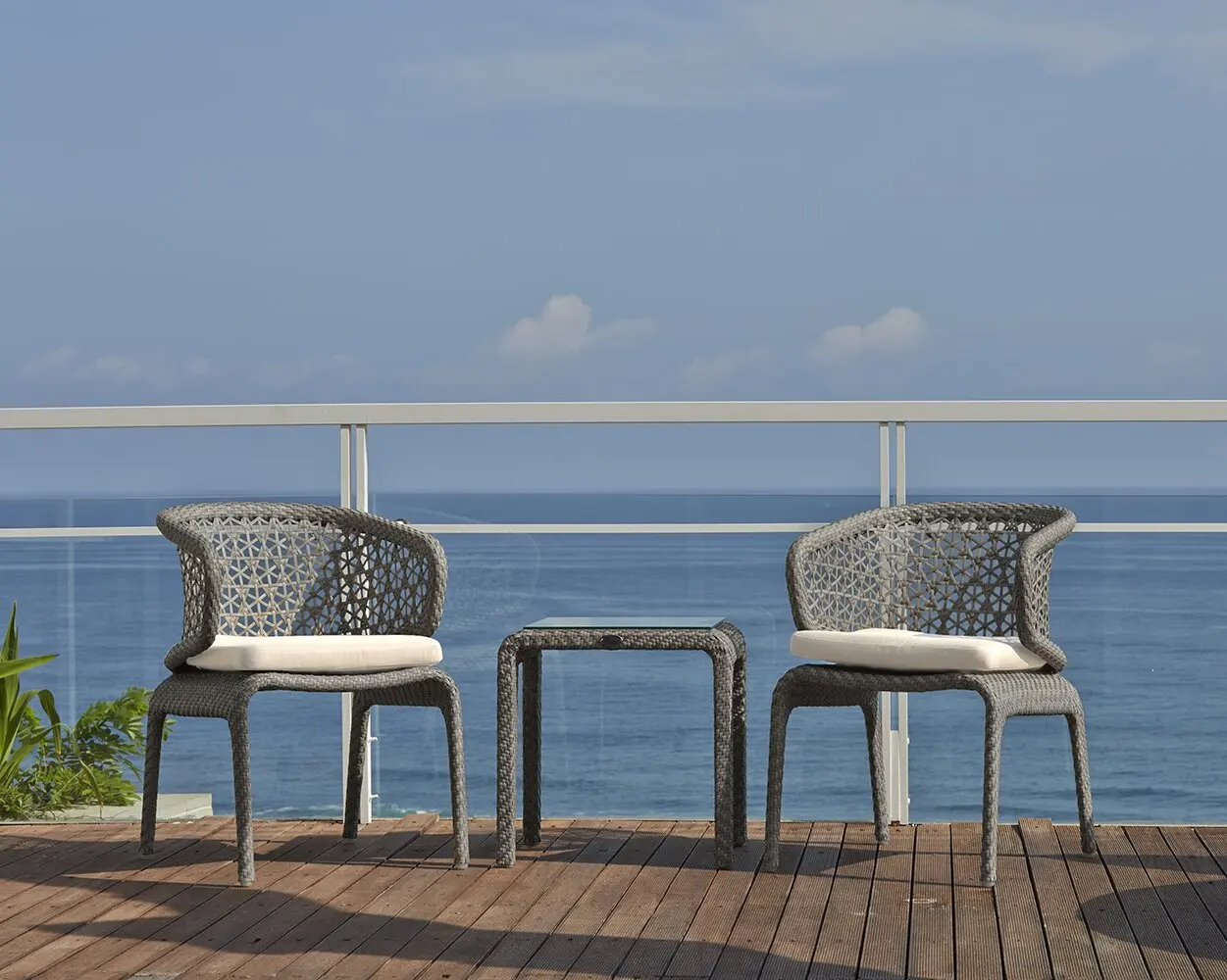 & New Design Round Table Rattan Dining Sets Outdoor Patio Sets Table with Chairs