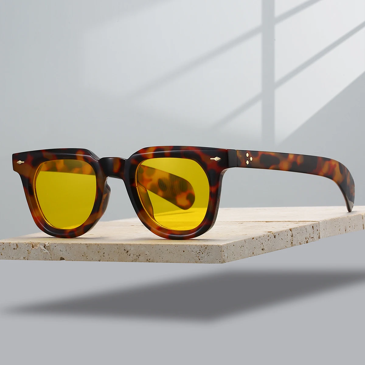 KAMMPT Damen Retro-Sonnenbrille mit quadratischen Nieten für Dekor, Hip-Pop-Punk-Trends, Wandern, Sonnenbrille, trendige einfarbige Herren-Sonnenbrille