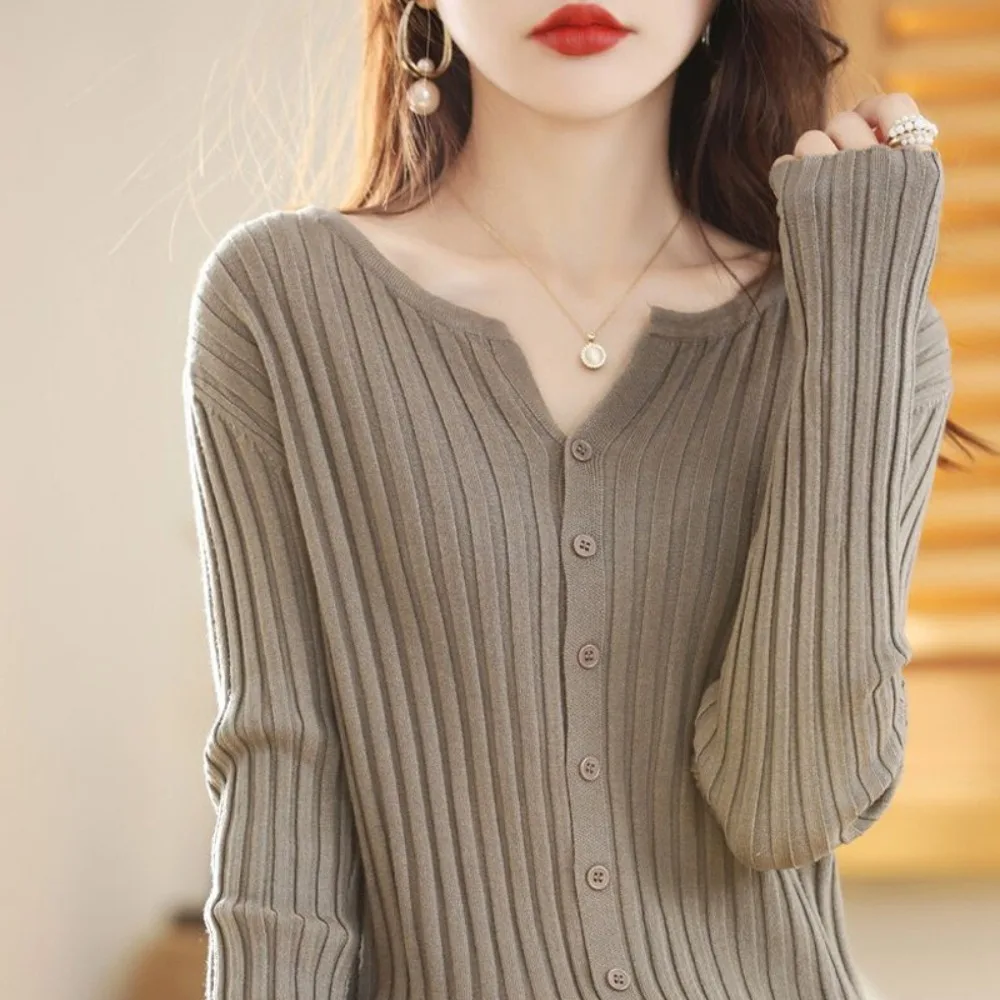 Chic Solid Color Knit Cardigan Slim-Fit Design V-Neck Women Cardigan Long-Sleeved Women's Coat