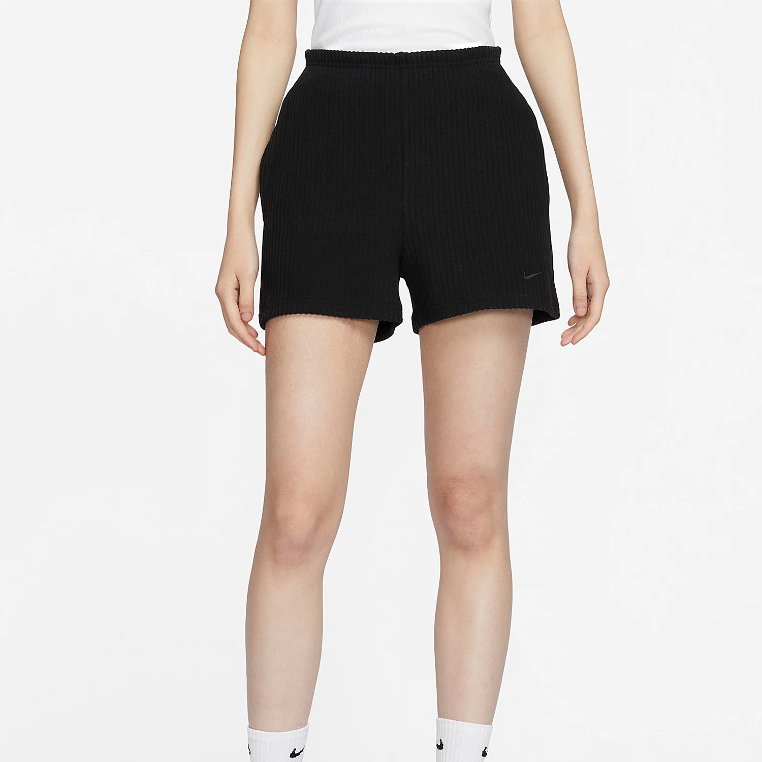 nike-–-short-de-sport-confortable-et-respirant-pour-femme-authentique-nouvelle-saison-fn3675-010