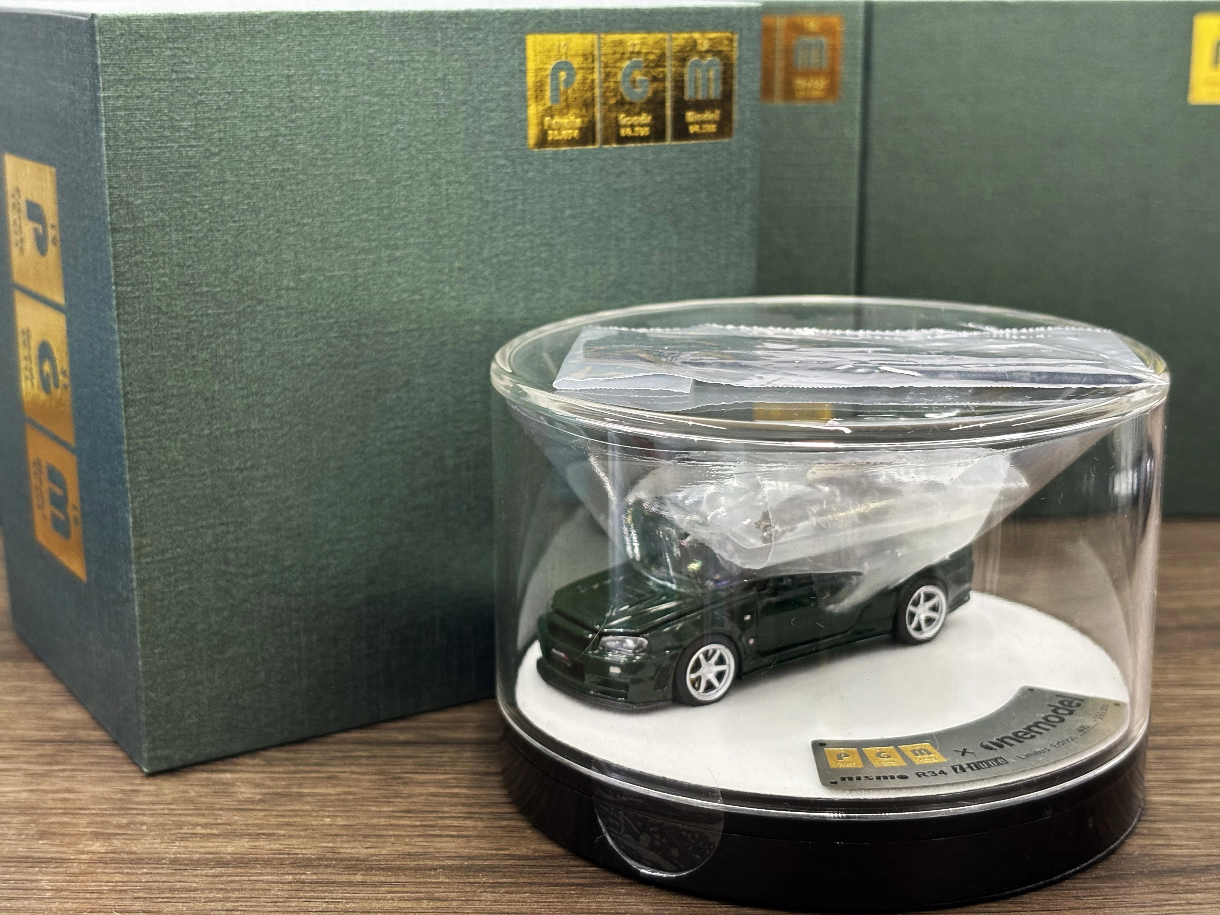 

Модель автомобиля PGM 1/64 GTR R34 Z-TUNE, цвет British Green, литая, полностью открывающаяся, в наличии в 2025 году