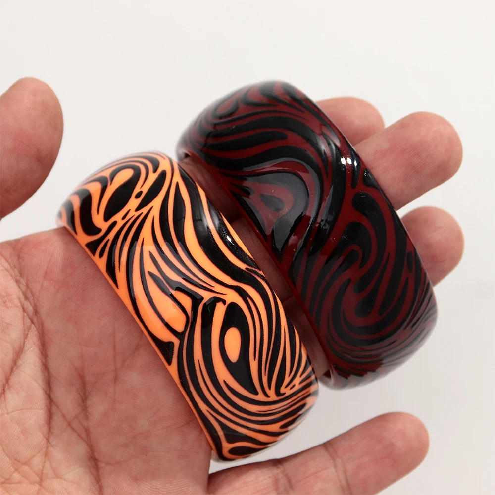 Modische Breite Unregelmäßige Gestreifte Manschettenarmbänder aus Kunstharz für Frauen Neue Acryl-Chunky Geometrische Runde Armreifen Retro-Schmuckgeschenke – Detail 7