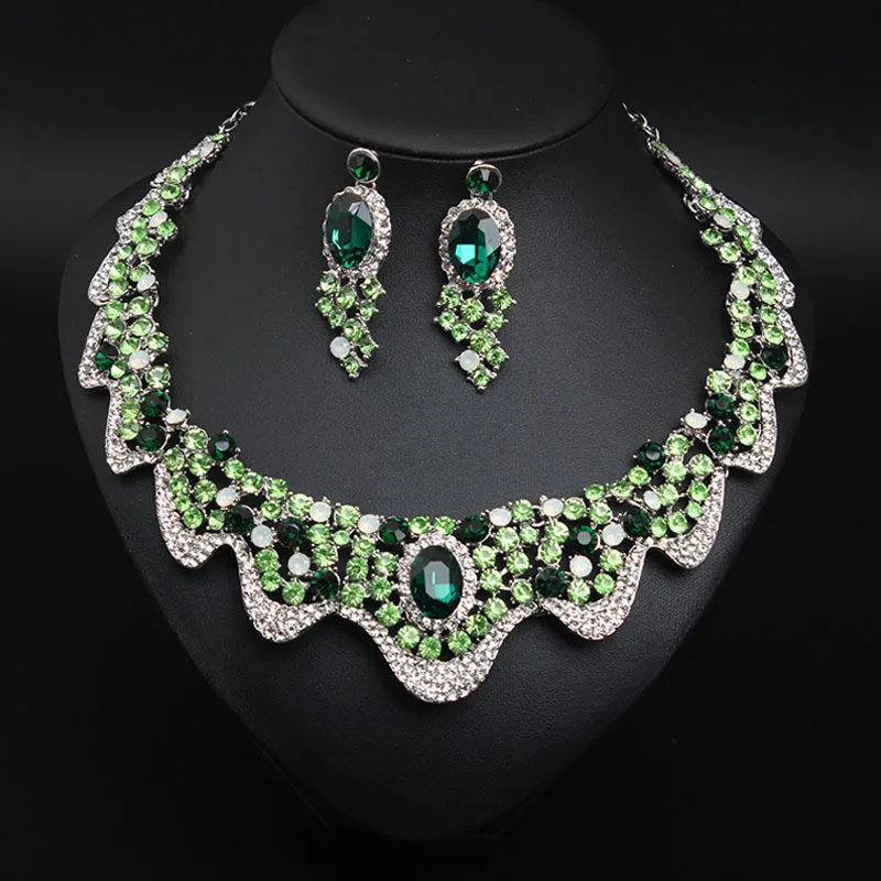 

European and American sparkling diamond geometric collarbone necklace set exaggerated women's fashion decoration dress with acce