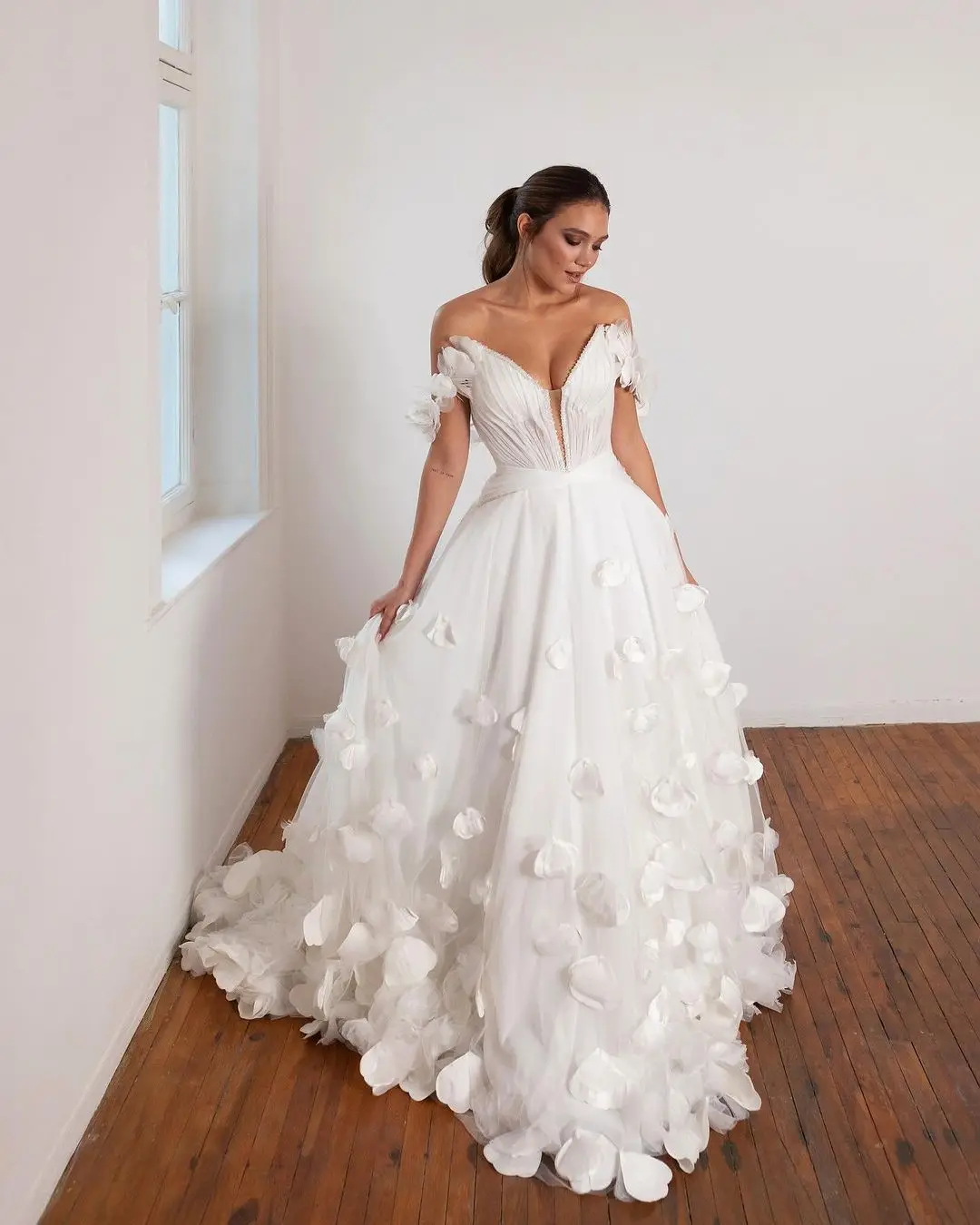 Vestido De novia plisado con hombros descubiertos, traje De boda De línea A, mariposa, flor, hecho A medida, 2025