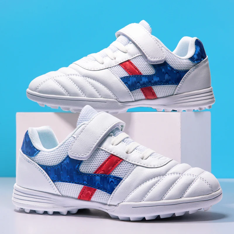 

2025 New Fashionable Childrens Football Shoes Running Training Sports Athletics Shoes Autumn Lightweight and Flexible Nail Shoes
