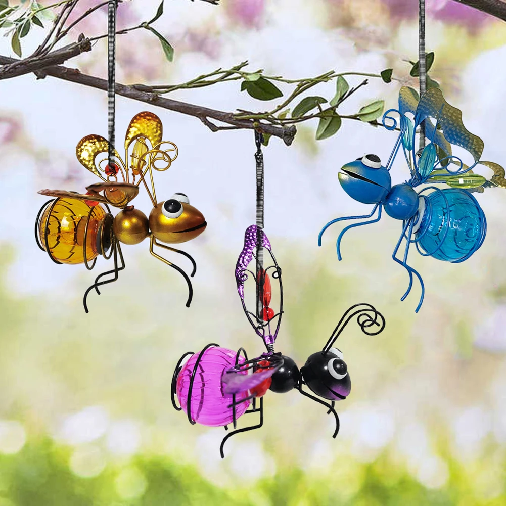 تعمل بالطاقة الشمسية معلقة علة ضوء معدني معلق الحشرات الطائرة مصباح حديقة علة ضوء زخرفة لديكور الحديقة الخارجية