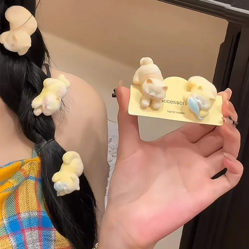 กิ๊บติดผมแมวน้อยน่ารักสีเหลืองครีมสไตล์เกาหลี น่ารัก กำนังกินปลา ตุ๊กตาขนนุ่ม หวานๆ สำหรับสาวๆ เครื่องประดับผมผู้หญิง