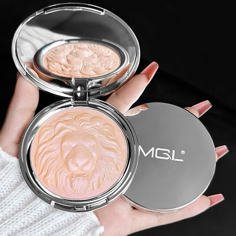 لوحة هايلايتر 3 في 1 من Lion Ginger: مسحوق لامع ناعم لظلال الأنف/عظم الحواجب/العين، محيط الوجه ولون تفتيح: 03