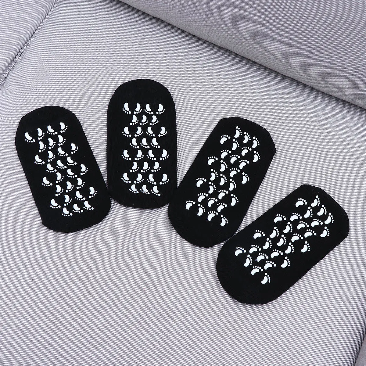 4Pcs Gel Moisturizing Socks Spa Whitening Socks for Feet Softens Cracked Heels Toes Non Slip Dots Rest Black